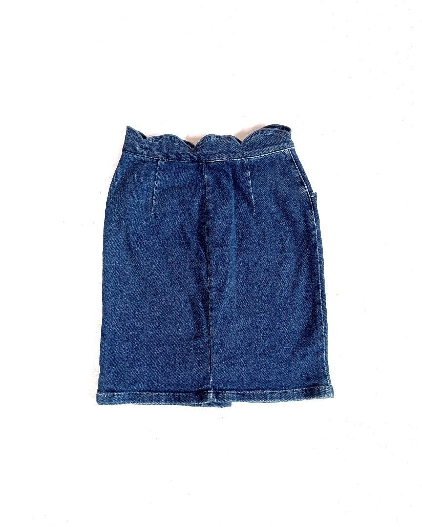 MAJE PARIS Scalloped Trim Button Down Denim Mini Skirt (Category: Skirts) located in Bambang. Submitted by thrifthuntress (Listing ID 1469119065, Image 3). Description: MAJE Scalloped Jaron Style Denim Skirt - W26"-27" L19.5" - scalloped button; center front button placket; engraved text logo on the buttons - 36 on tag; cotton elastane material - retails for 10k online; in excellent condition A. PAYMENT: GCash / Bank Transfer B. COURIER: J&T Expr