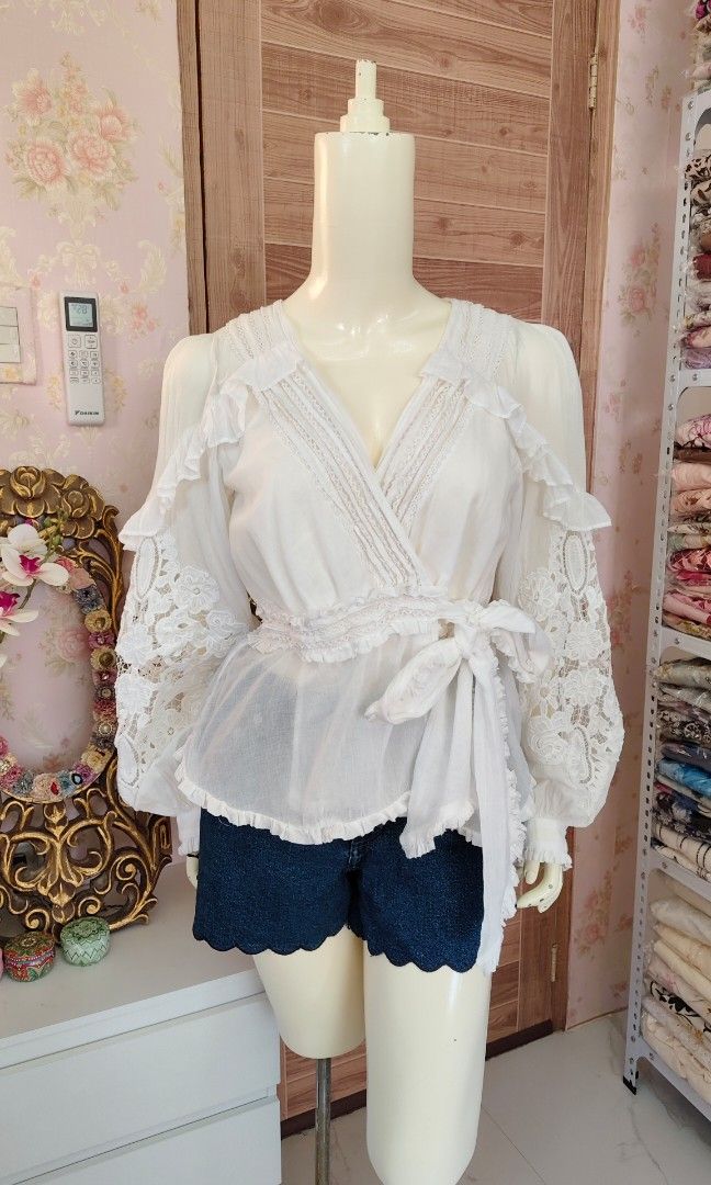 Maje Scallop Denim Shorts (Category: Shorts) located in Pagudpud. Submitted by altheacee063978 (Listing ID 1469033589, Image 1). Description: Maje Scallop Denim Shorts Size: S-m 🌸Mine: 880.