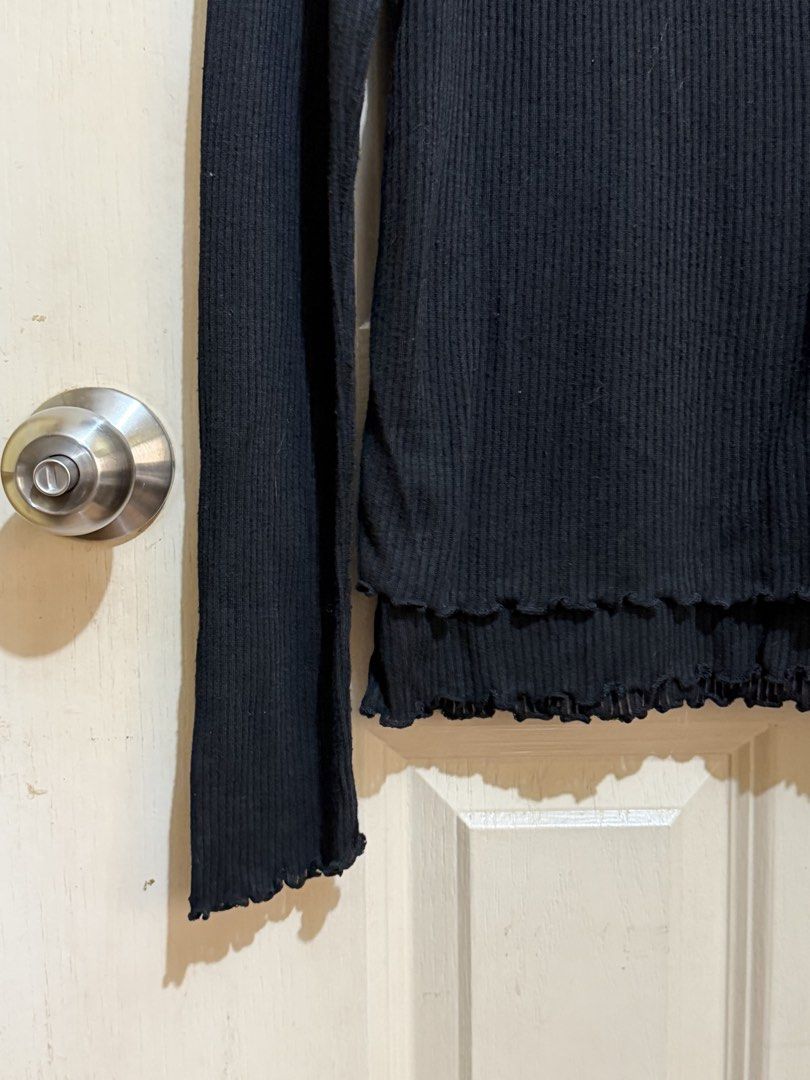 MANGO 90s Trend Black Ruffled Top (Category: Longsleeves) located in Pasig City. Submitted by paolasoriano_wind (Listing ID 1468958375, Image 3). Description: Lightly used. Excellent condition. No flaws. One piece (sewn-in). Semi sheer but wearing a simple black bra or tube top underneath will do. .