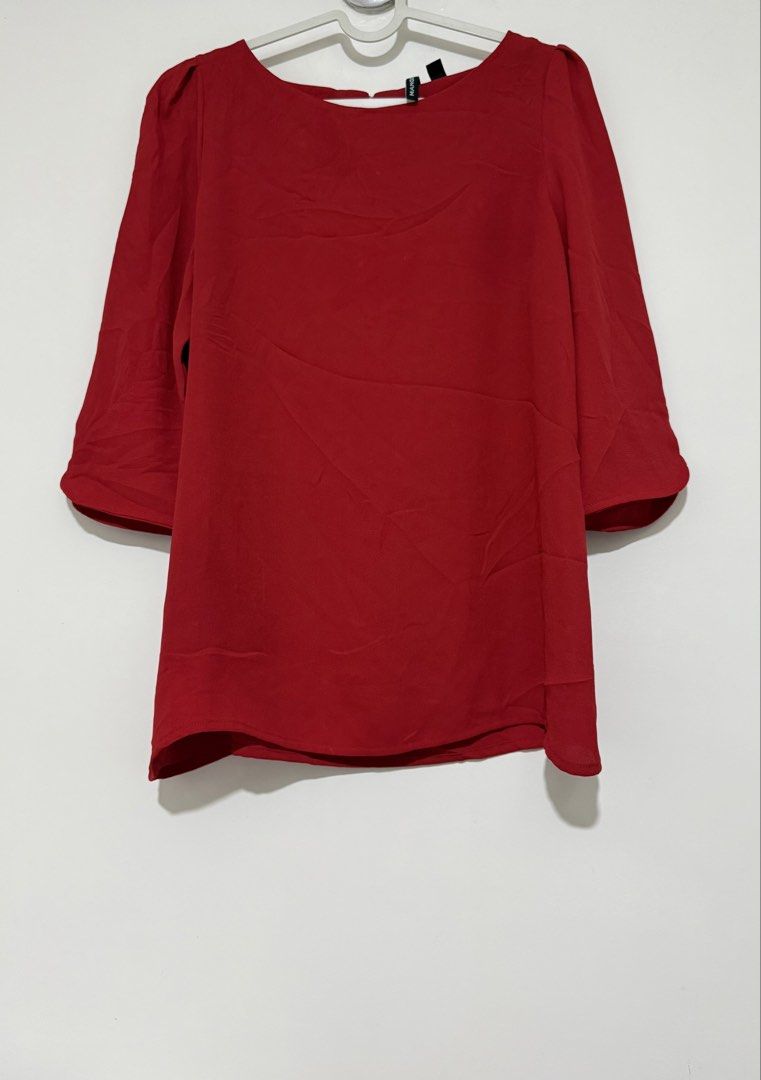 Mango Basics Flowing Crepe 3/4 Sleeve Blouse (Category: Blouses) located in Naga. Submitted by tiindahunts (Listing ID 1469105000, Image 1). Description: From Hongkong box! Issue small hole but like new pa, for madiskarte only.