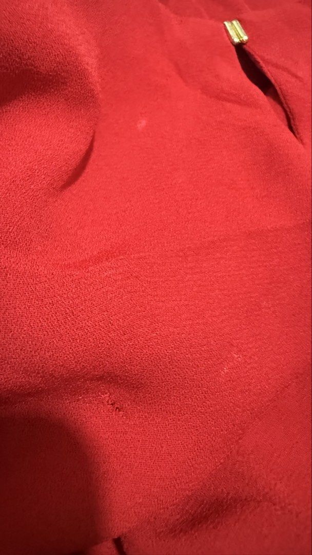 Mango Basics Flowing Crepe 3/4 Sleeve Blouse (Category: Blouses) located in Naga. Submitted by tiindahunts (Listing ID 1469105000, Image 3). Description: From Hongkong box! Issue small hole but like new pa, for madiskarte only.