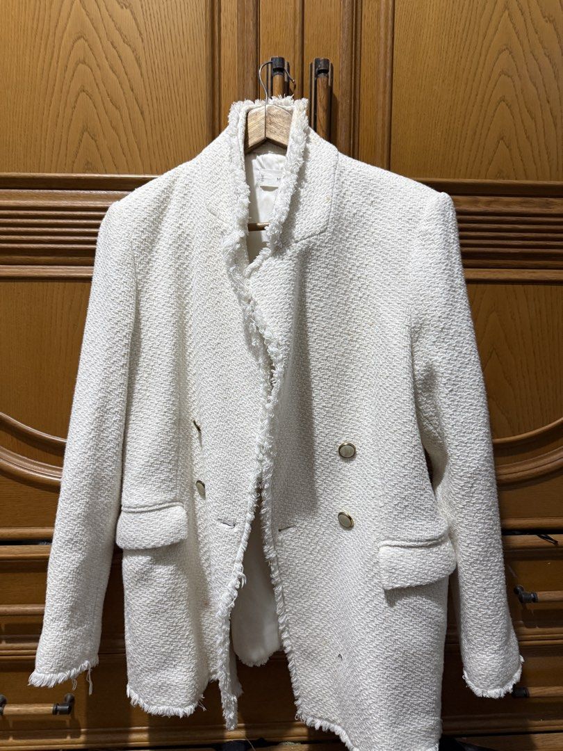 Mango Coat (Category: Coats, Jackets and Outerwear) located in Pasay City. Submitted by alizamae (Listing ID 1469048660, Image 1). Description: .