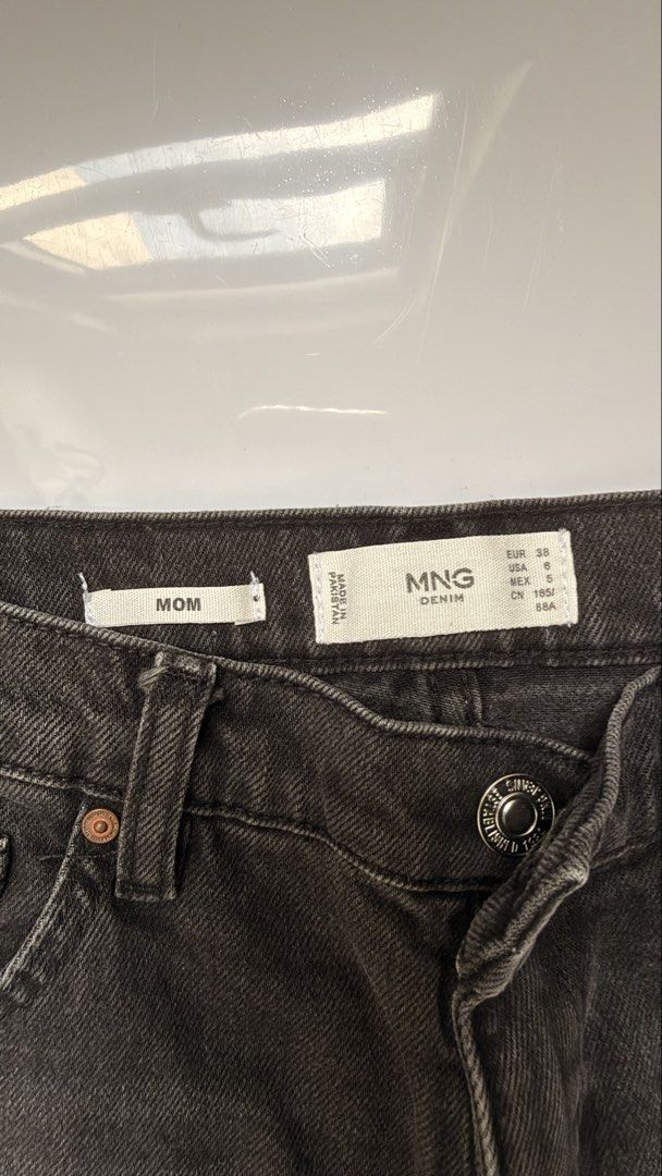 Mango Mom Jeans (Black) (Category: Jeans) located in San Juan City. Submitted by acst12 (Listing ID 1468940962, Image 2). Description: .