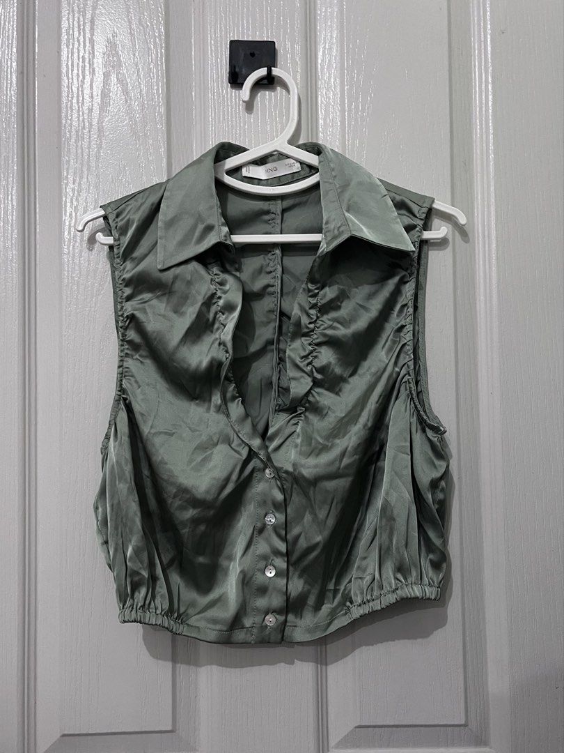 Mango satin top (Category: Sleeveless) located in Antipolo. Submitted by asdfghjkl66931 (Listing ID 1469160129, Image 1). Description: Small.