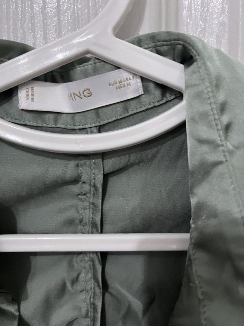 Mango satin top (Category: Sleeveless) located in Antipolo. Submitted by asdfghjkl66931 (Listing ID 1469160129, Image 2). Description: Small.
