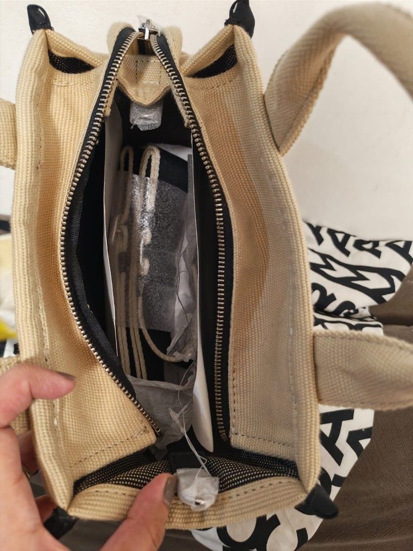 Marc Jacobs Tote Jacquard Bag (Category: Cross-body Bags) located in Makati City. Submitted by wellLovedstuffs (Listing ID 1468932671, Image 2). Description: .