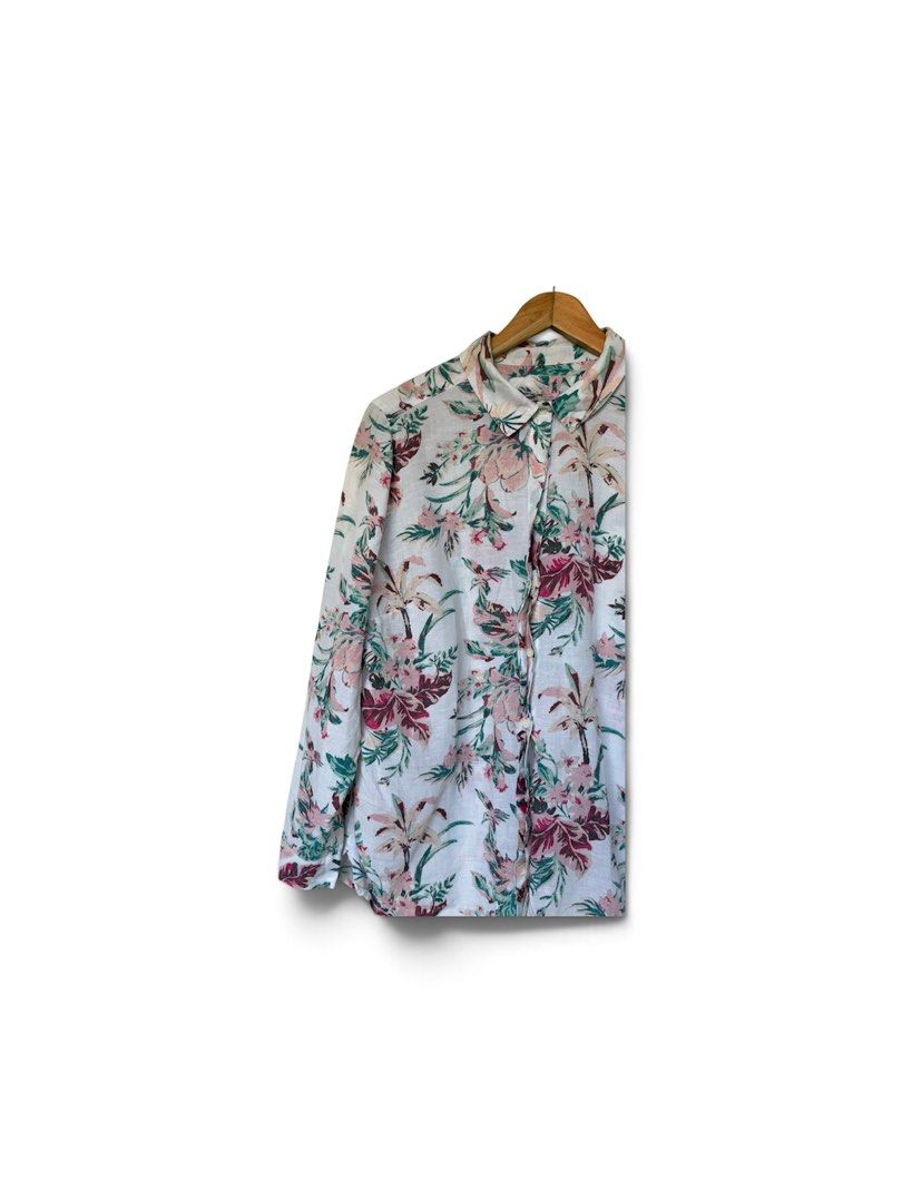 Marks & Spender Linen Blend Tropical Longsleeve (Category: Longsleeves) located in Quezon City. Submitted by chrizcboutique (Listing ID 1468961316, Image 2). Description: Marks and Spencer Linen Blend Long-sleeve Button down with floral design Made of Linen 62% and cotton 38% can fit large to xxxl frame size UK18 - XXXl in tag Measurements laid in flat shoulder to shoulder approx 17 inches armpit to armpit approx 23.5 inches lenght approx 28 inch