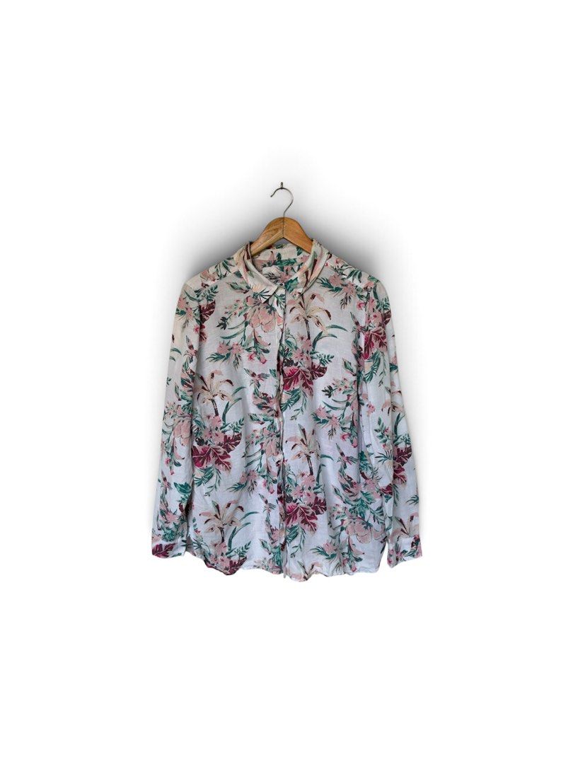Marks & Spender Linen Blend Tropical Longsleeve (Category: Longsleeves) located in Quezon City. Submitted by chrizcboutique (Listing ID 1468961316, Image 1). Description: Marks and Spencer Linen Blend Long-sleeve Button down with floral design Made of Linen 62% and cotton 38% can fit large to xxxl frame size UK18 - XXXl in tag Measurements laid in flat shoulder to shoulder approx 17 inches armpit to armpit approx 23.5 inches lenght approx 28 inch