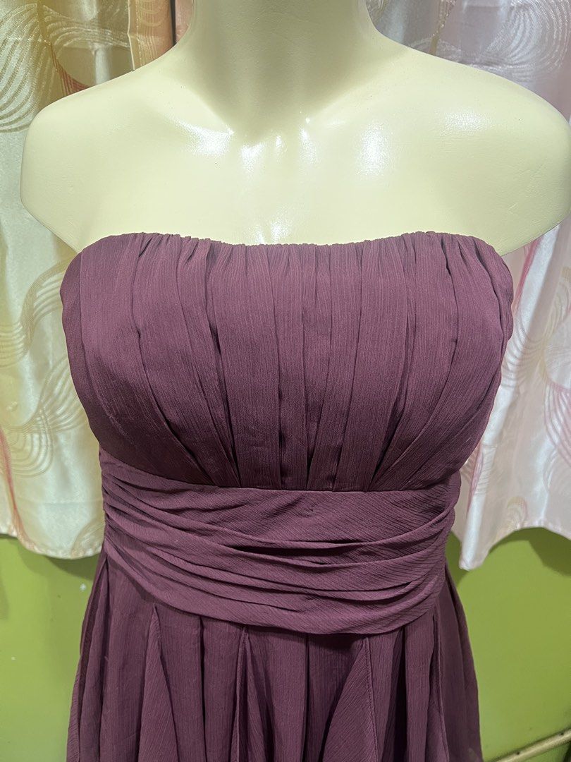 Maroon Gown (Category: Evening dresses & gowns) located in Antipolo. Submitted by wearyourbrand.ph (Listing ID 1468931648, Image 2). Description: Size: small /. US 4.