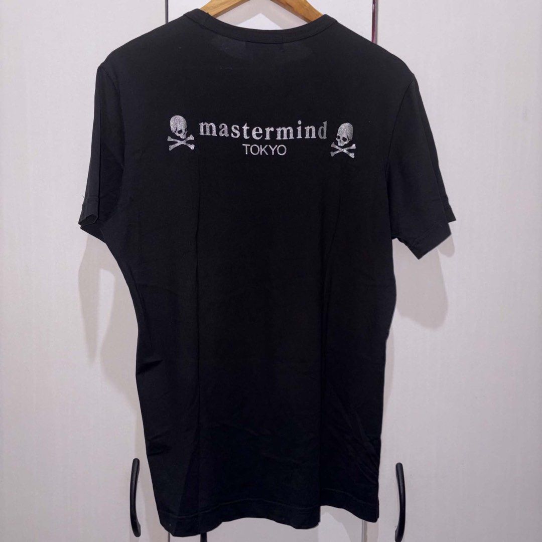Mastermind Japan Tokyo (Category: Tshirts & Polo Shirts ) located in Rosario. Submitted by elyukano2506 (Listing ID 1469018428, Image 2). Description: - Brand: Mastermind Japan - Color: Black - Size: Large (L) - Material: 100% Cotton with standard care tags intact - Design: Large silver glitter skull graphic in a circular logo on the front - Back Details: Smaller Mastermind Tokyo branding and skull graphics across the upper back - Fit: Classic sh