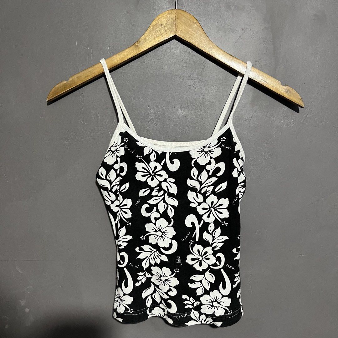 Maui Hawaii AOP Tank Top (Category: Sleeveless) located in Calauan. Submitted by randomthrift.womens (Listing ID 1468961594, Image 1). Description: .