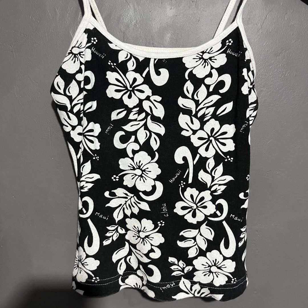 Maui Hawaii AOP Tank Top (Category: Sleeveless) located in Calauan. Submitted by randomthrift.womens (Listing ID 1468961594, Image 2). Description: .