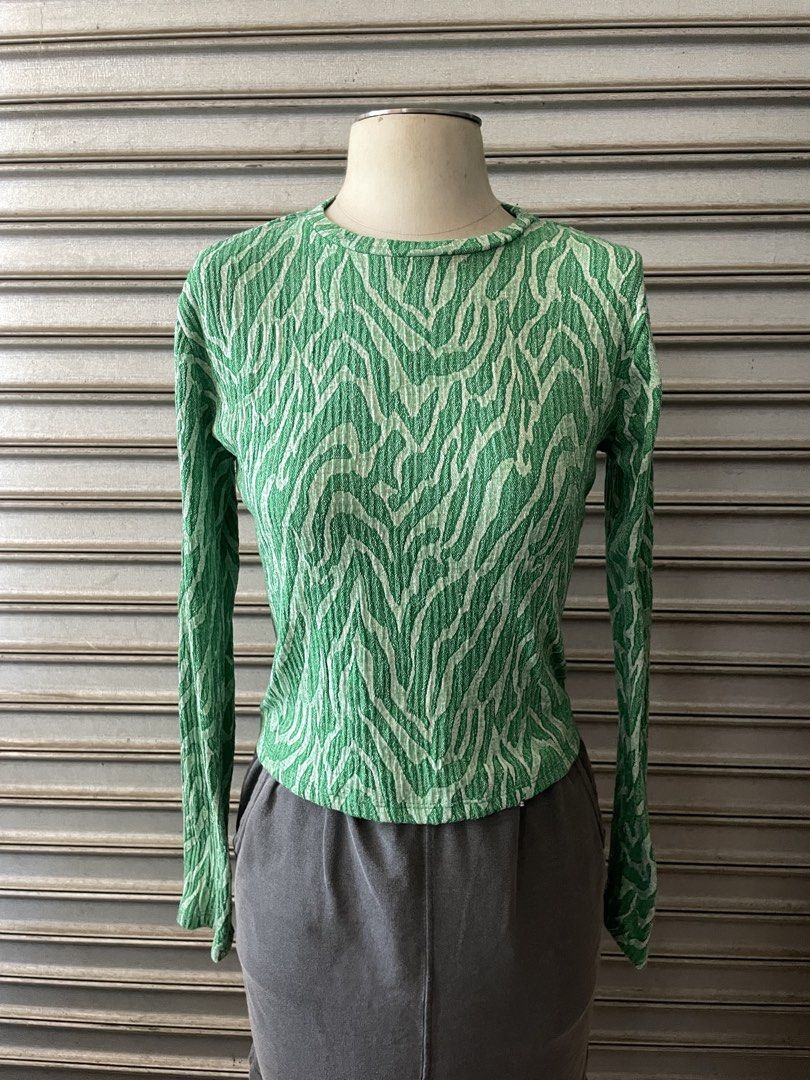 Max Green Zebra Print Long Sleeve Top Size S (Category: Longsleeves) located in Davao. Submitted by riab_qt (Listing ID 1468946030, Image 1). Description: - Brand: Max - Design: Green and white zebra print - Size: S on tag (fits EUR 32/34) - Details: Long sleeves, round neckline, textured knit fabric - Styling: Easy to pair with jeans or skirts for casual outfits.
