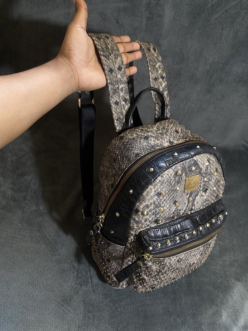 MCM Snake Skin Printed Backpack (Category: Backpacks) located in San Lorenzo. Submitted by thriftnigeorge (Listing ID 1468999429, Image 3). Description: EXCELLENT CONDITION NO MAJOR ISSUES/SIGN OF USAGE GOOD LEATHER .