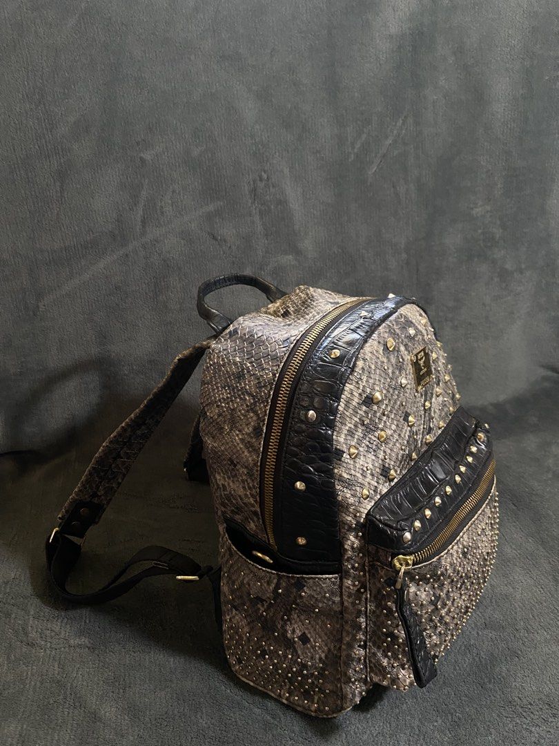 MCM Snake Skin Printed Backpack (Category: Backpacks) located in San Lorenzo. Submitted by thriftnigeorge (Listing ID 1468999429, Image 1). Description: EXCELLENT CONDITION NO MAJOR ISSUES/SIGN OF USAGE GOOD LEATHER .