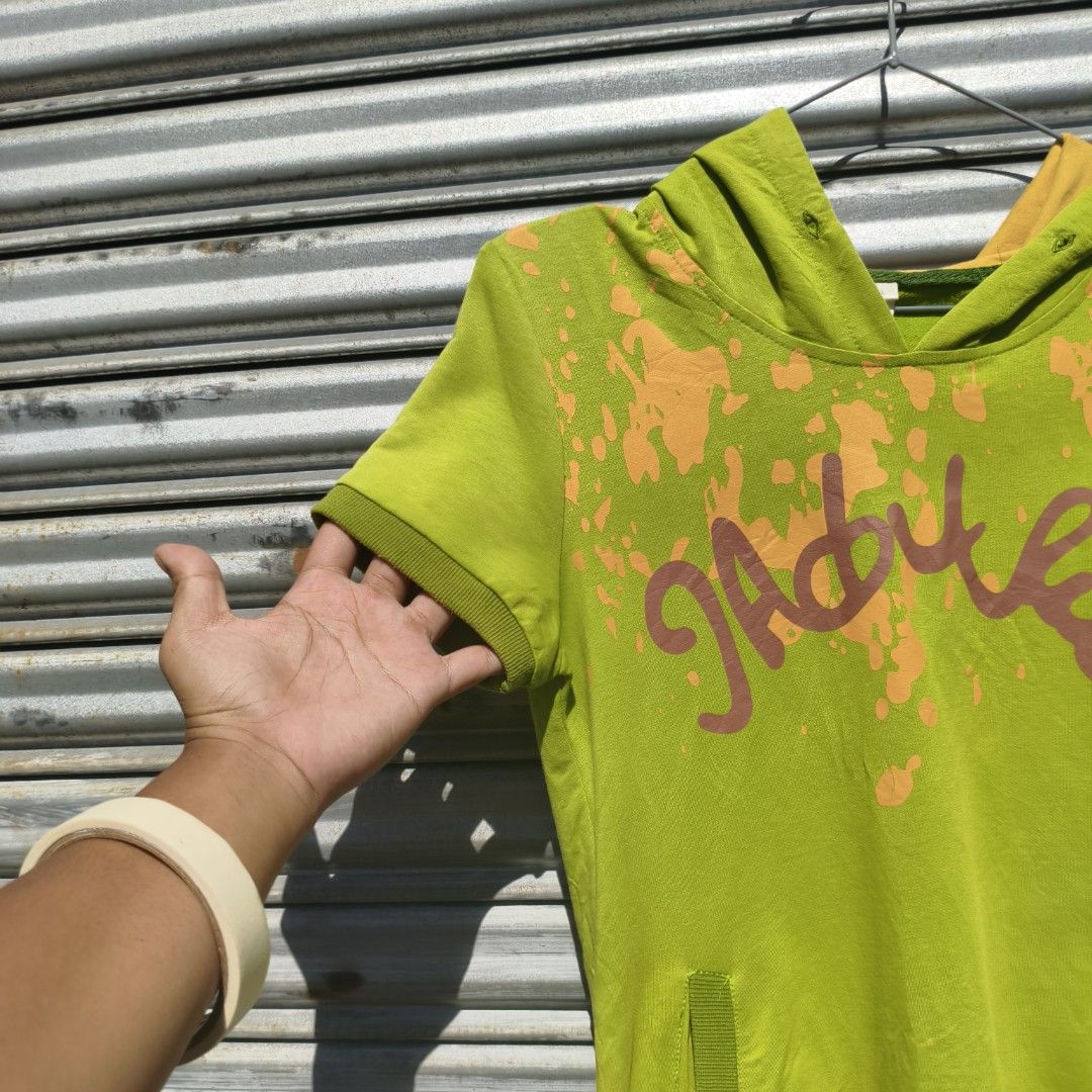 (medium) green printed hoodie tee v y2k (Category: Shirts) located in Lucena. Submitted by minryism (Listing ID 1468976964, Image 2). Description: green paint scatter hoodie cropped tee 💃💃 fits medium ladies 💪💪fits small men onli: 200 Length:22 in Width (pit to pit):17 in Shoulder:15 in Sleeves: 7 in Arm opening: 5 in qt color combo (will provide the lace brown/yellow for u) i think with a denim na flared luv it na tas slippers na may heels �