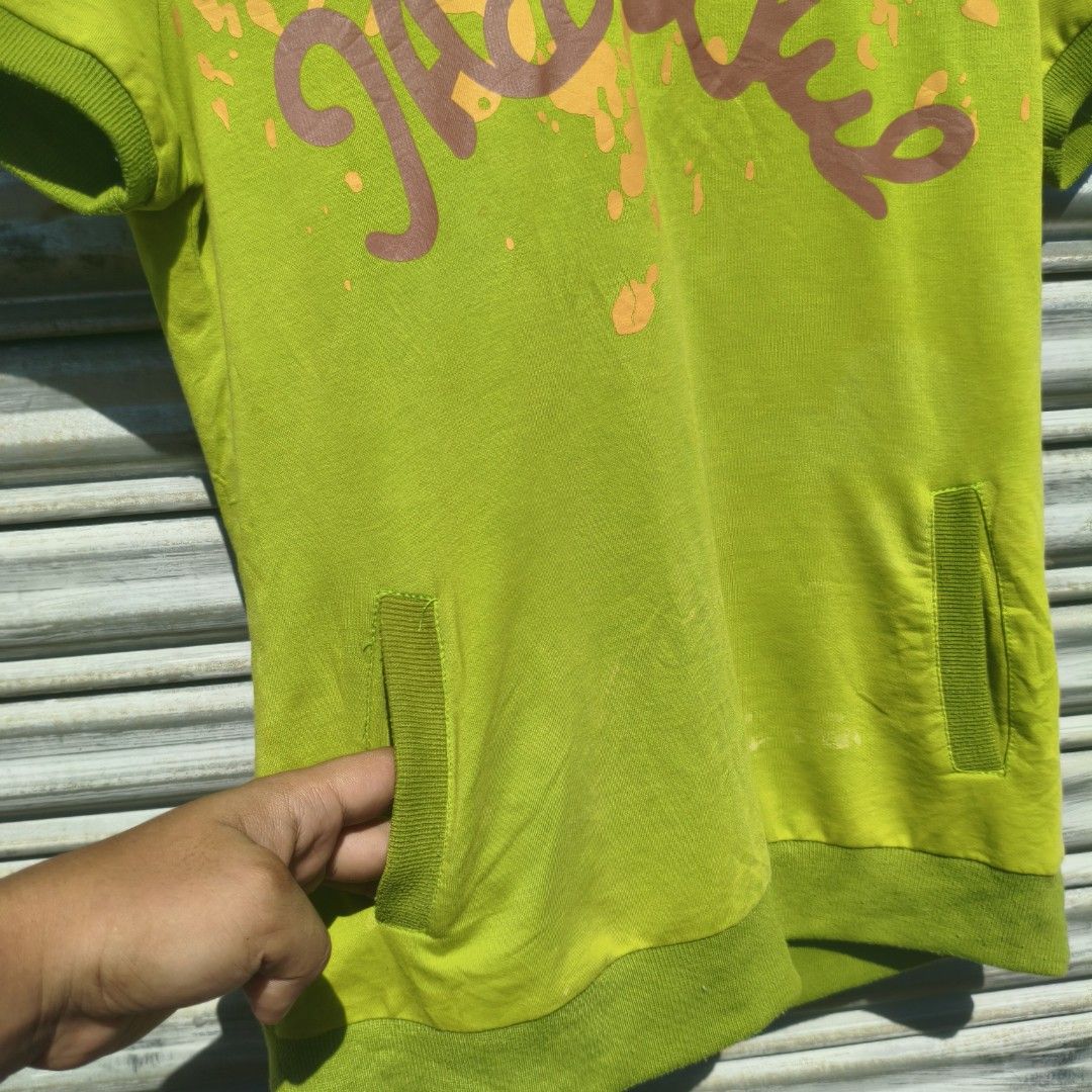 (medium) green printed hoodie tee v y2k (Category: Shirts) located in Lucena. Submitted by minryism (Listing ID 1468976964, Image 3). Description: green paint scatter hoodie cropped tee 💃💃 fits medium ladies 💪💪fits small men onli: 200 Length:22 in Width (pit to pit):17 in Shoulder:15 in Sleeves: 7 in Arm opening: 5 in qt color combo (will provide the lace brown/yellow for u) i think with a denim na flared luv it na tas slippers na may heels �