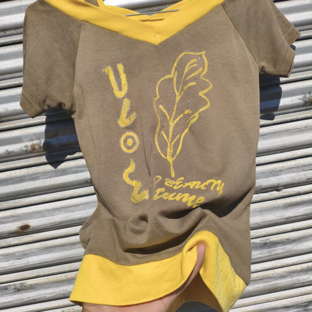 (medium) y2k brown and yellow tew (Category: Shirts) located in Lucena. Submitted by minryism (Listing ID 1468976724, Image 3). Description: yellow and brown tee 💃💃 fits medium ladies 💪💪fits xs men onli: 200 Length:22 in Width (pit to pit):16 in Shoulder:15 in Arm opening: 5 qt sya v time specific very movies noong 2004 ganun or wag nalang? i think na alter na sya before with the evidence i collected within my line of botty hole? (see pic no.