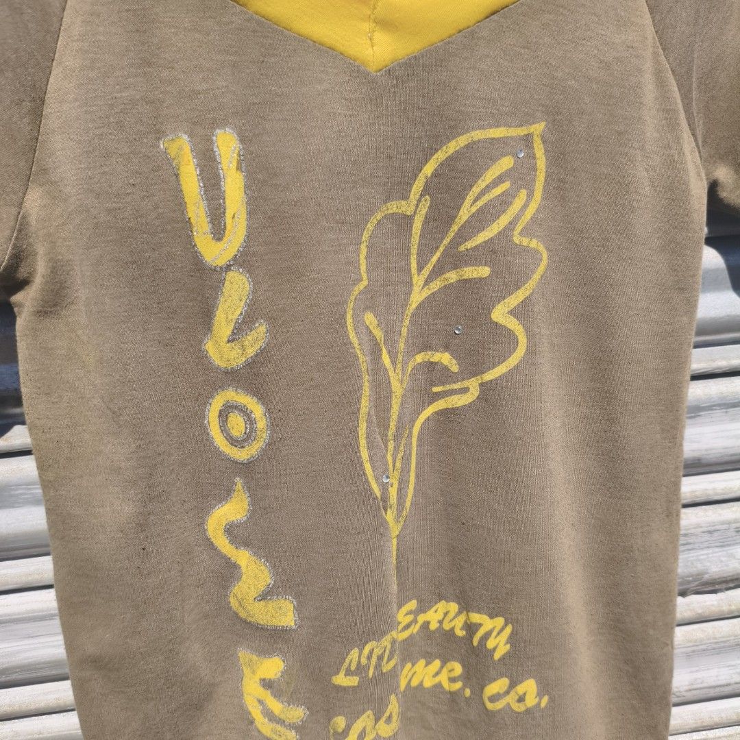 (medium) y2k brown and yellow tew (Category: Shirts) located in Lucena. Submitted by minryism (Listing ID 1468976724, Image 2). Description: yellow and brown tee 💃💃 fits medium ladies 💪💪fits xs men onli: 200 Length:22 in Width (pit to pit):16 in Shoulder:15 in Arm opening: 5 qt sya v time specific very movies noong 2004 ganun or wag nalang? i think na alter na sya before with the evidence i collected within my line of botty hole? (see pic no.
