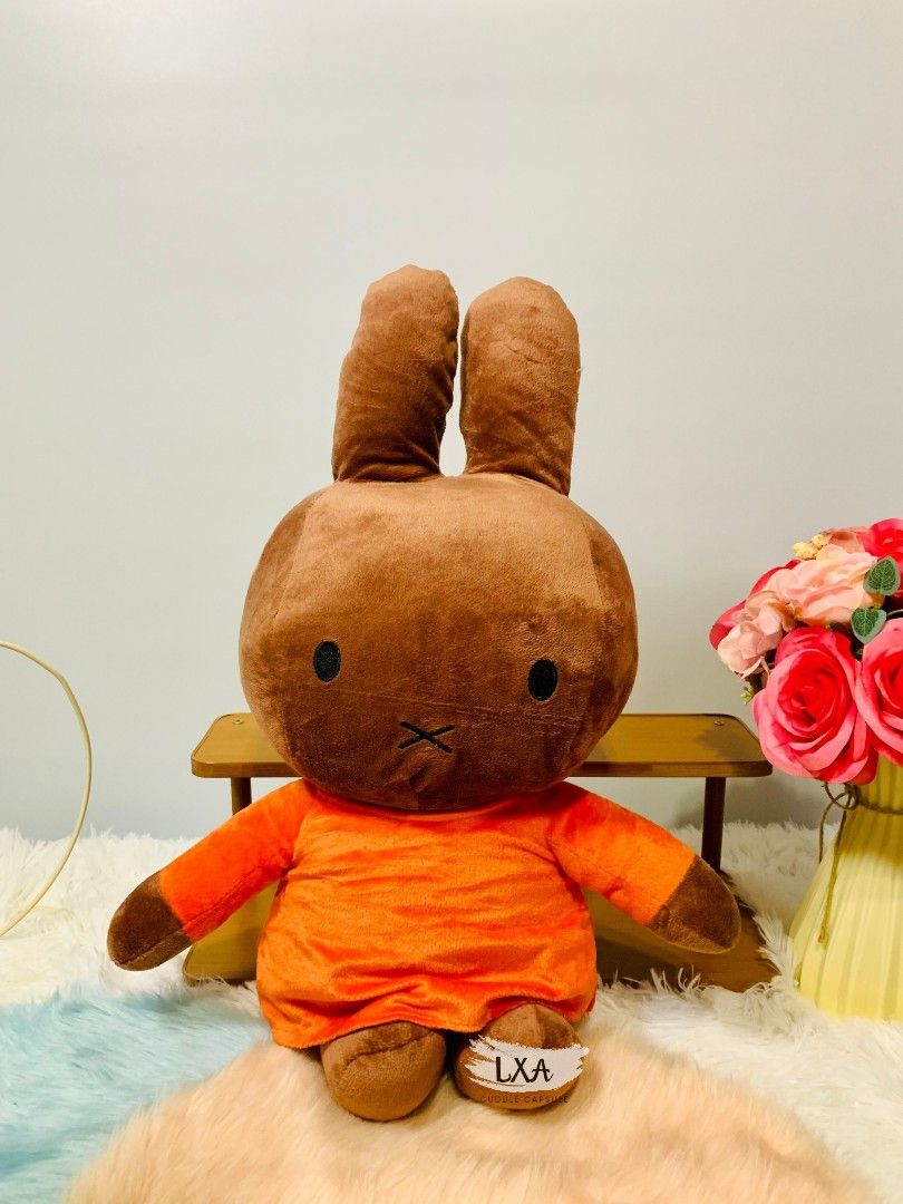Melanie Huggable Plush (Category: Plushies & Soft Toys) located in Manila. Submitted by lxacuddlecapsule (Listing ID 1469095705, Image 1). Description: 🧸ྀི Like new 🧸ྀི 50 cm 🧸ྀི no papertag 🧸ྀི no flaws/stain 🛍️ PLEASE READ BEFORE PURCHASING ✨ Item Information • Authentic imported items from Japan unless stated otherwise. • Please review all photos carefully before purchasing. • Colors may vary slightly due to lighting and screen settings. 