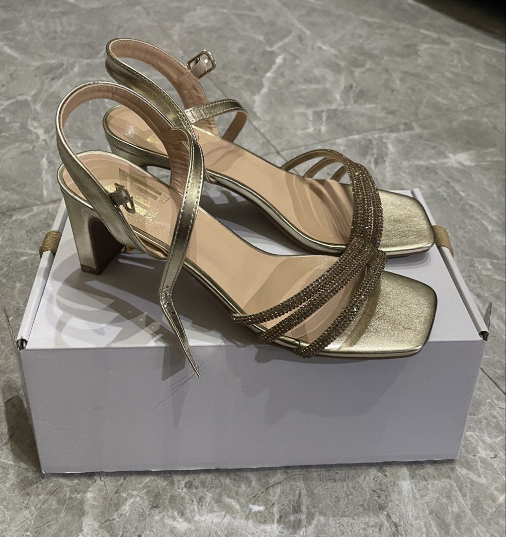 Mendrez Block Heel Sandals (Category: Heels) located in Muntinlupa City. Submitted by ex_mermaid (Listing ID 1469082843, Image 2). Description: RFS: Used once for a wedding 💰BPI/Metrobank/Gcash 🛵 Lalamove/J&T Express 📍Muntinlupa.