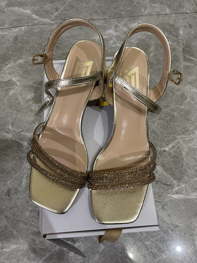 Mendrez Block Heel Sandals (Category: Heels) located in Muntinlupa City. Submitted by ex_mermaid (Listing ID 1469082843, Image 1). Description: RFS: Used once for a wedding 💰BPI/Metrobank/Gcash 🛵 Lalamove/J&T Express 📍Muntinlupa.