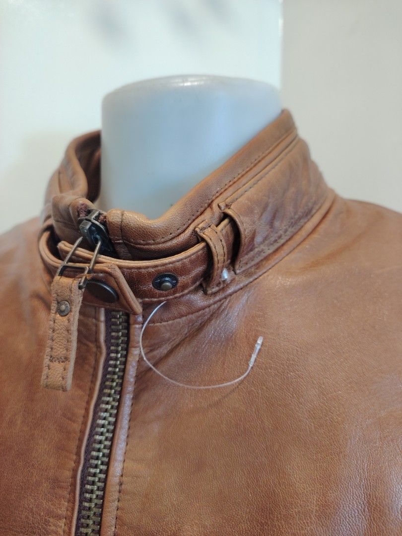 Men's Brown Biker Leather Jacket Quilted Shoulders (Category: Coats, Jackets and Outerwear) located in La Trinidad. Submitted by padasem_kadi (Listing ID 1468960823, Image 3). Description: - Style: Men's brown leather jacket with a cool vintage distressed finish - Details: Quilted panels on shoulders and lower back, stand-up collar with buckle closure - Pockets & Closure: Full zip front with matching zippered side pockets - Size (Flat Lay): Chest
