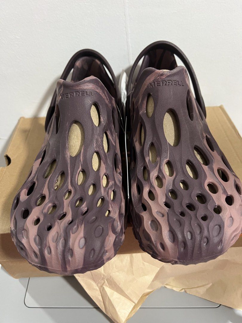 MERRELL HYDROMOC WOMEN SIZE 9 (Category: Sneakers) located in Baguio. Submitted by kyrawang22 (Listing ID 1468977493, Image 2). Description: .