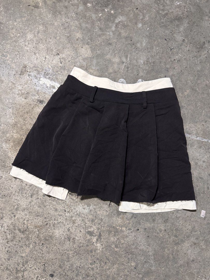 Metersbonwe x Disney (Category: Skirts) located in Pasig City. Submitted by dripthrift1600 (Listing ID 1469082183, Image 2). Description: - Goofystle - Good Condition - Issue: None - Dimes: 28x16.
