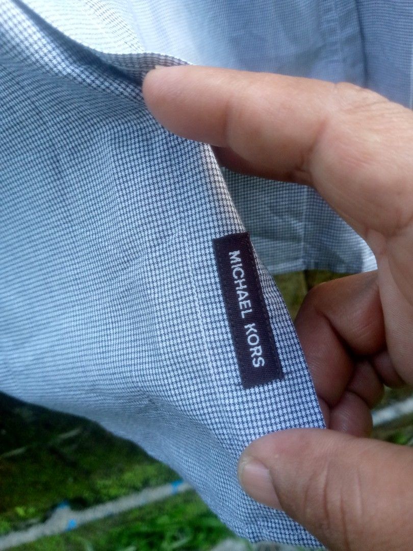 Michael Kores Men's Houndstooth Button-Up Shirt Medium (Category: Tshirts & Polo Shirts ) located in Montevista. Submitted by johnboniel (Listing ID 1469161584, Image 3). Description: - Excellent Condition/like new - M on tag - Color rate: 9.5/10 - Dimes: 21.5x29 - Brand: Michael Kors - Style: Long-sleeve button-up shirt with dual front chest pockets - Pattern: Classic grey and white houndstooth - Size: Medium - Material: 100% cotton (Made in Chi