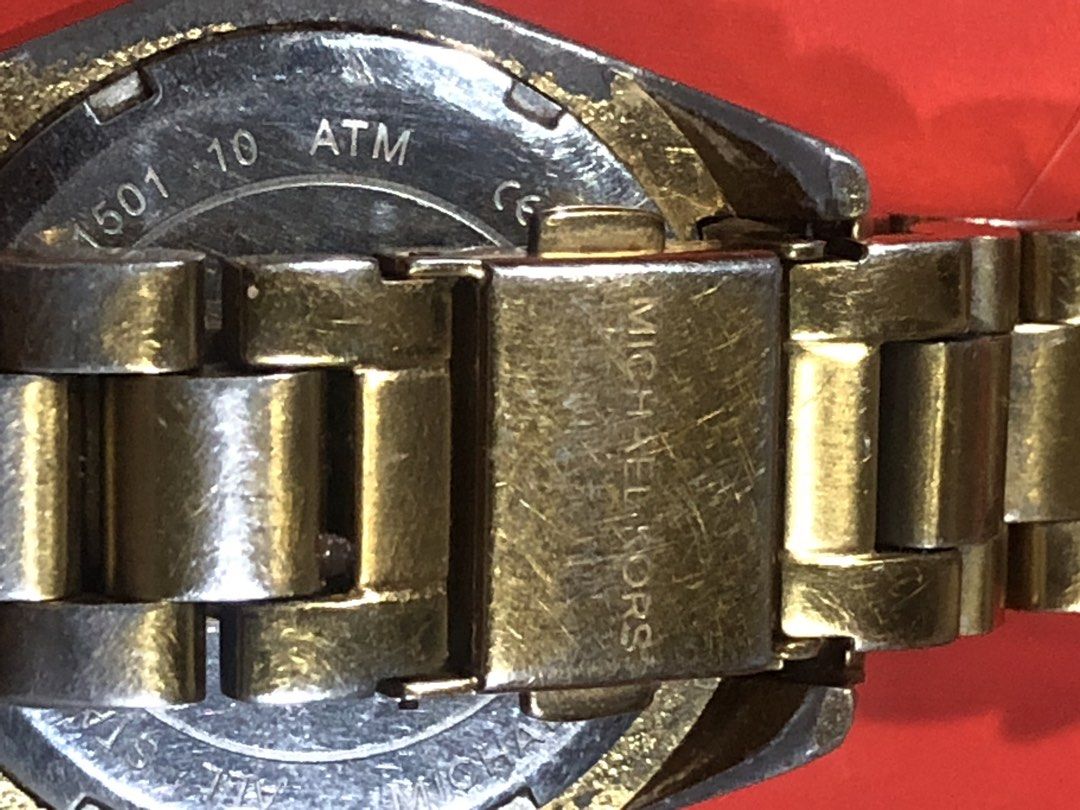 Michael Kors 5798 Women’s (Category: Women's Watches) located in Imus. Submitted by verjel-31076 (Listing ID 1468975924, Image 3). Description: working 38 mm dial fits best for 6.5- 7 inches wrist slightly faded top bezel see photos.