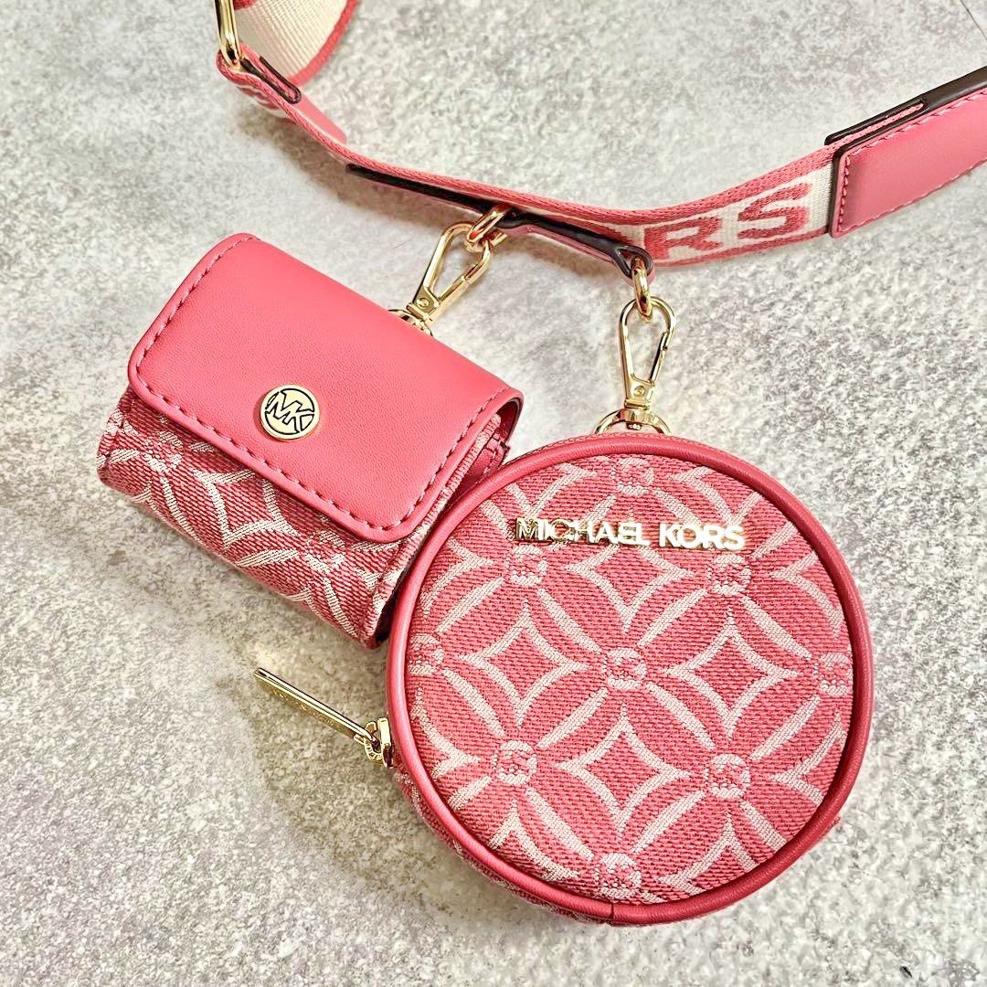 Michael Kors Jet Set Item Camera Bag (Category: Cross-body Bags) located in Cebu City. Submitted by sassychickscloset (Listing ID 1468958510, Image 2). Description: Guaranteed Original Michael Kors Jet Set Item ✔️ Brand new ✔️ Onhand & ready to ship ✔️ Guaranteed authentic ✔️ Comes with dustbag, tag & care card ✔️ Stylish adjustable MK strap ✔️ Spacious with multiple pockets for your essentials 💰 Price: ₱5,500 📩 Message me for more details and 