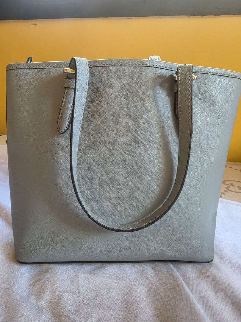 Michael Kors Jetset (Category: Tote Bags) located in Talisay. Submitted by tinkerbellaaaa (Listing ID 1468992699, Image 3). Description: MK Jetset tote with minor fold marks due to storage.. but very clean inside and out. no rubs, cracks on rubber lining..