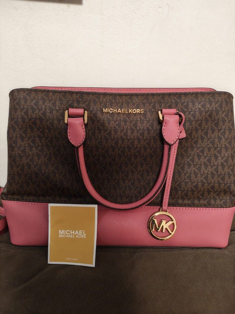 Michael Kors Large Bag (Category: Tote Bags) located in Makati City. Submitted by wellLovedstuffs (Listing ID 1468932521, Image 2). Description: .