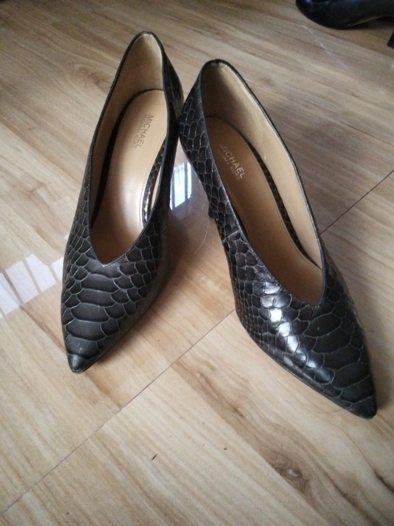 Michael Kors Lizzy embossed leather charcoal pump (Category: Heels) located in Calasiao. Submitted by alluringvenus.thriftshop (Listing ID 1469015243, Image 3). Description: very good condition from USA balik bayan box.