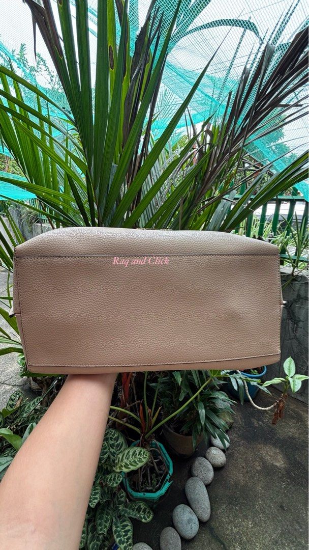 Michael Kors Pebble Leather Tote Bag Beige (Category: Luxury Bags & Wallets) located in Quezon. Submitted by mommynizooeyatichiro (Listing ID 1468979697, Image 3). Description: - Brand: Michael Kors - Material: Soft beige pebble leather - Hardware: Premium gold-tone with front logo lettering - Design: Adjustable side belt accent and structured flat bottom that holds its shape - Straps: Double shoulder straps with clean edges - Closure: Roomy main