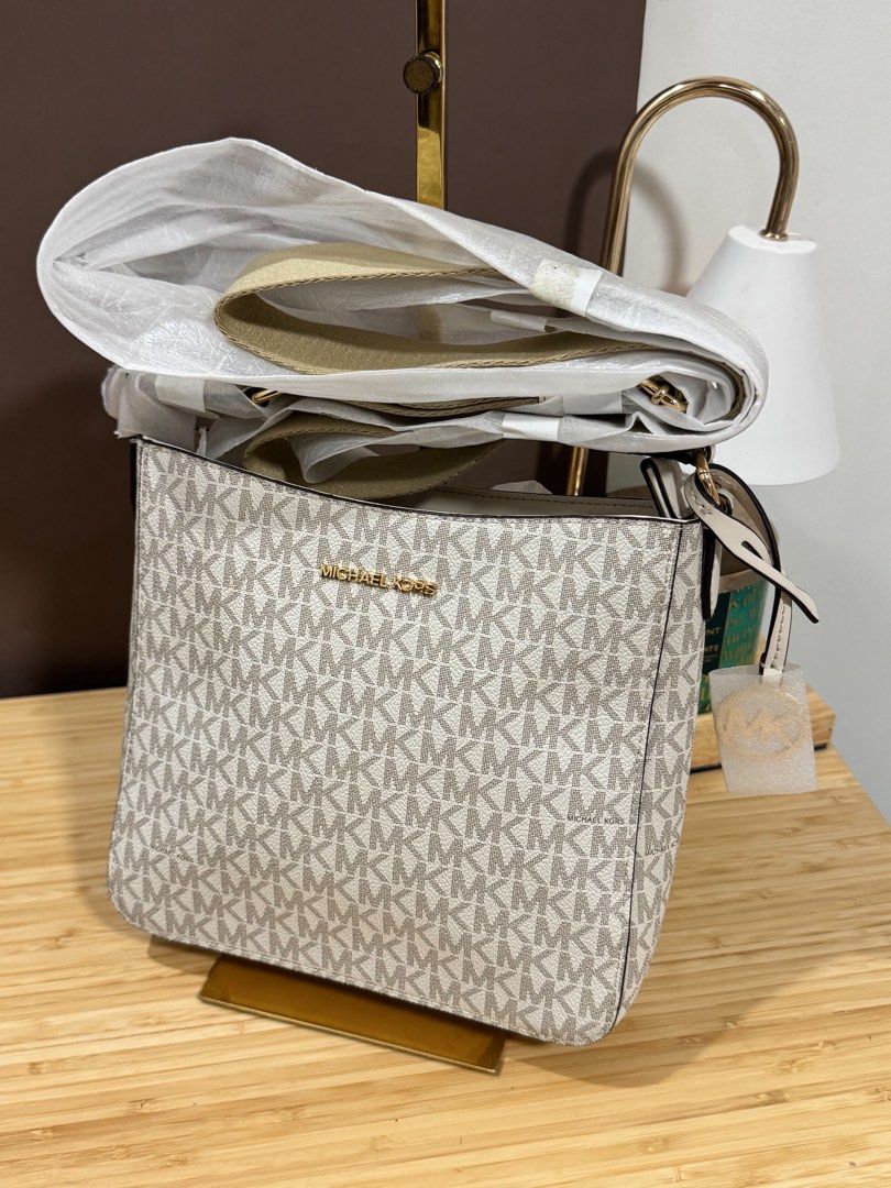 michael kors sling bag (Category: Luxury Bags & Wallets) located in Gapan. Submitted by anneelisse (Listing ID 1469031387, Image 1). Description: brandnew sling bag with tag,cc fb page: Elisha’s Mix branded Items loc: Gapan Nueva ecija.