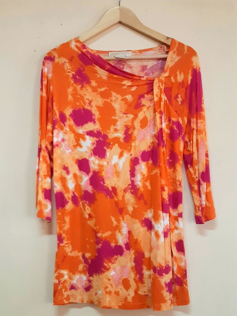 MICHAEL MICHAEL KORS COWL NECK TIE-DYE (Category: Luxury Apparel) located in Bauang. Submitted by 2ndskinz_by.irie (Listing ID 1469083057, Image 1). Description: MICHAEL Michael Kors Cowl Neck Tie-Dye size: MEDIUM on tag measurements- length: 28' width: 19" sleeve: 19.5" flaws/issue: very small pinhole on upper left shoulder part (last slide) This specific piece is styled as a long-line blouse or knit tee featuring an orange, fuchsia/pink, and wh