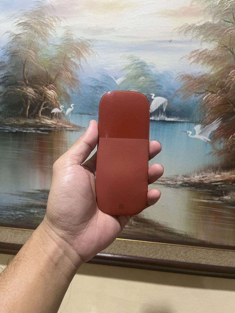 Microsoft Arc Mouse (Category: Mouse & Mousepads) located in Quezon City. Submitted by yna0702 (Listing ID 1469036429, Image 1). Description: .