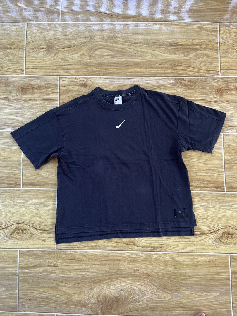Mid swoosh Nike with big logo (Category: Tshirts & Polo Shirts ) located in Buenavista. Submitted by jamesthrift0001 (Listing ID 1469040072, Image 1). Description: .