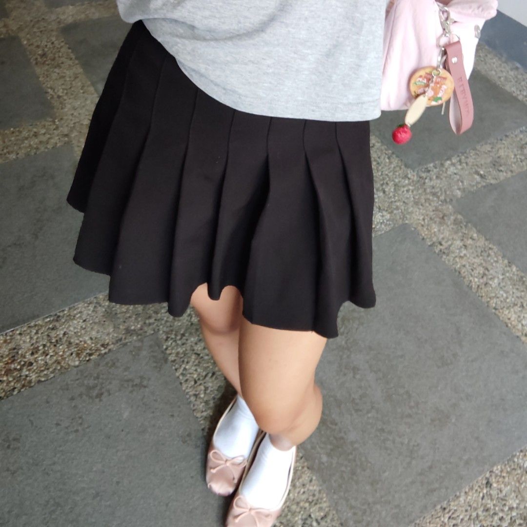 Midnight Pleats Mini Tennis Skirt (Category: Skirts) located in Valenzuela. Submitted by 0003c4 (Listing ID 1468662002, Image 1). Description: with inner shorts, fits xs!! in good condition:)) location: Valenzuela mod: lalamove or jnt.
