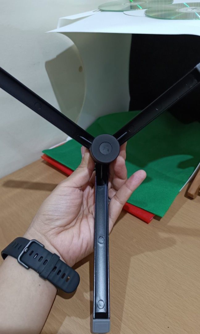 MINI DESKTOP TRIPOD FOR CAMERAS (Category: Camera Bags & Carriers) located in Midsayap. Submitted by macoy.picker (Listing ID 1468939605, Image 3). Description: Metal Material Mini and Compact Lightly Used 450 + SF.