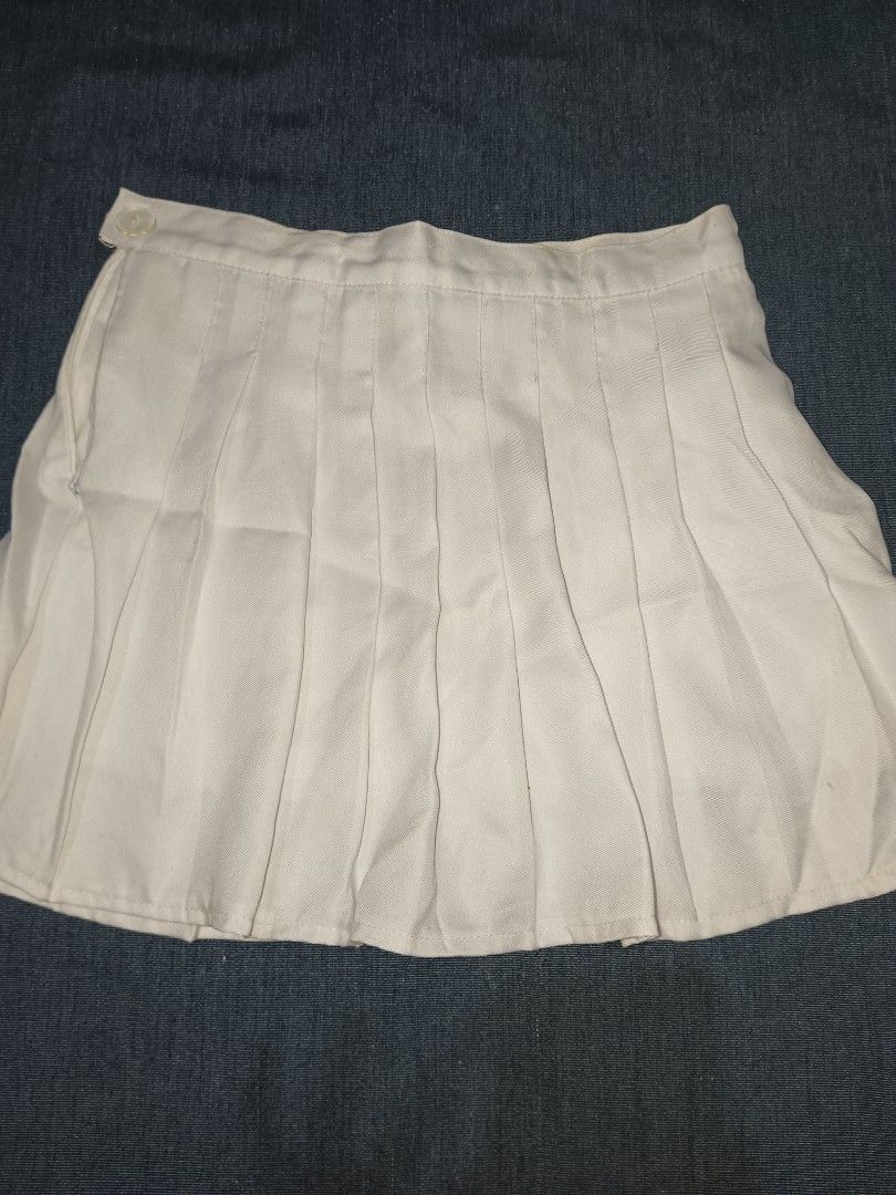 Mini skirt with a side button closure (Category: Skirts) located in Caloocan City. Submitted by justleanne (Listing ID 1468962910, Image 1). Description: SIZE: 26 LENGTH: 14inch ‎USED BUT NOT ABUSE ‎RFS : NEED FUNDS ‎ISSUE: STAIN WASHABLE.