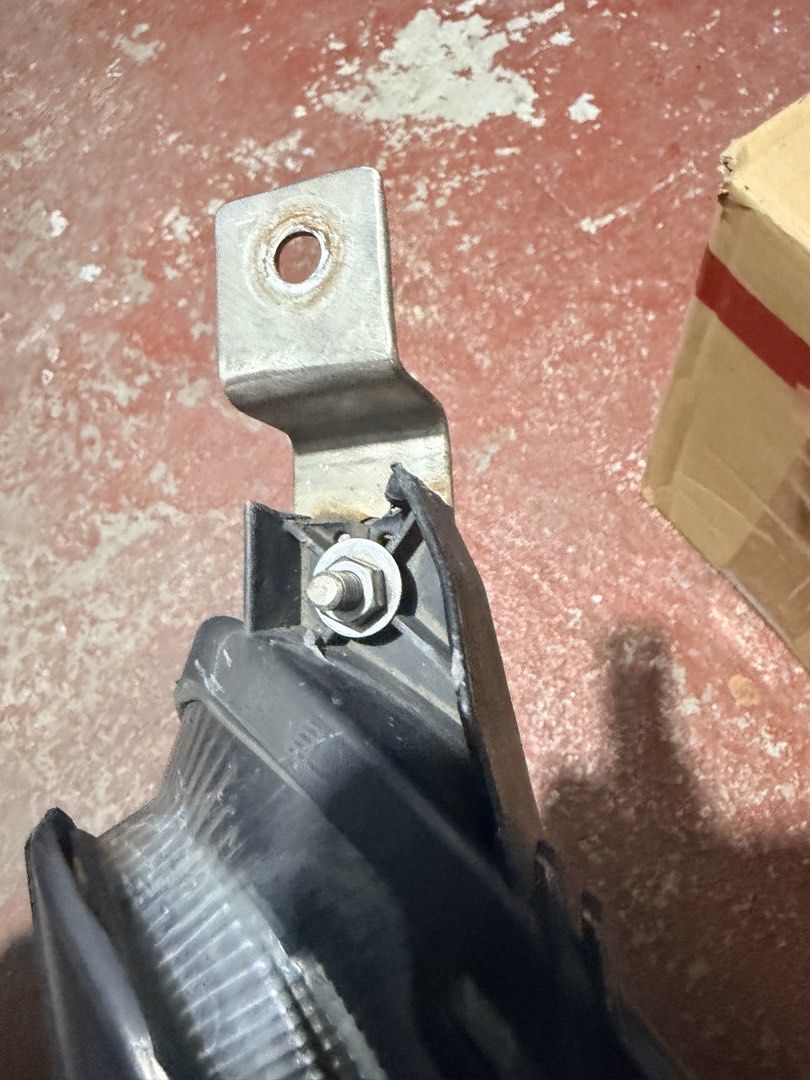 Mirage g4 2017 (Category: Body Parts and Accessories) located in Manila. Submitted by gentletree.955689 (Listing ID 1469117636, Image 3). Description: Used used used All glass in good condition Free left side unit with broken connector but with attachment and can be used padin also with minor scratch No bulb included Can be cleaned and buff kayo n magpagawa Rfs: nagpalit nako bago Meetup dasma o alabang upon schedule .