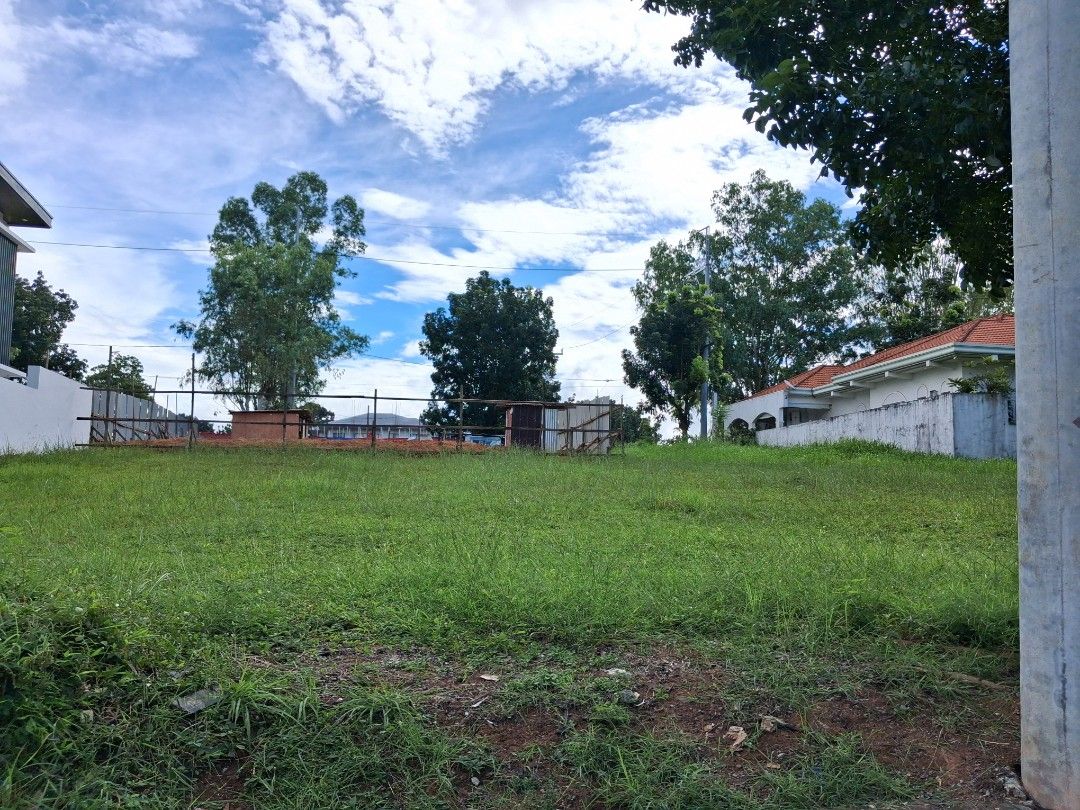 Mission Hills 308sm 14m frontage Clean title (Category: Lot) located in Antipolo. Submitted by teresita.josue (Listing ID 1469005674, Image 3). Description: Sta Catalina lot with nice neighborhood, clean title and updated dues/ ameliar. call Tess for details . Great investment! preferred cash by seller..