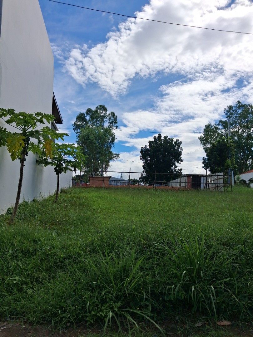 Mission Hills 308sm 14m frontage Clean title (Category: Lot) located in Antipolo. Submitted by teresita.josue (Listing ID 1469005674, Image 1). Description: Sta Catalina lot with nice neighborhood, clean title and updated dues/ ameliar. call Tess for details . Great investment! preferred cash by seller..