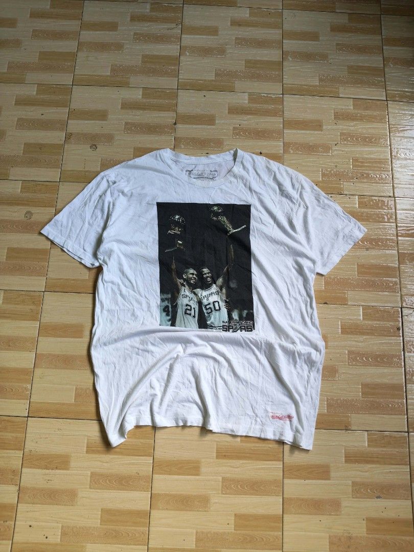 Mitchell And Ness Shirt (Category: Tshirts & Polo Shirts ) located in Malita. Submitted by thrift_john (Listing ID 1469062509, Image 1). Description: ◾️Dimes: 23,31 / xl ‎◾️Condition: excellent ‎◾️Issue: none ‎◾️Color rate: 9.7/10.