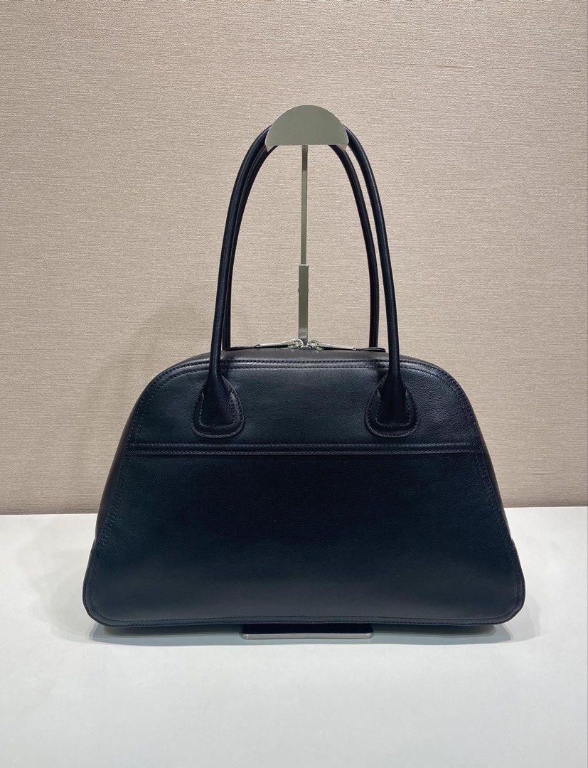 Miu Miu vivant Black tote (Category: Luxury Bags & Wallets) located in Manila. Submitted by shoulderfashion (Listing ID 1469083011, Image 3). Description: .