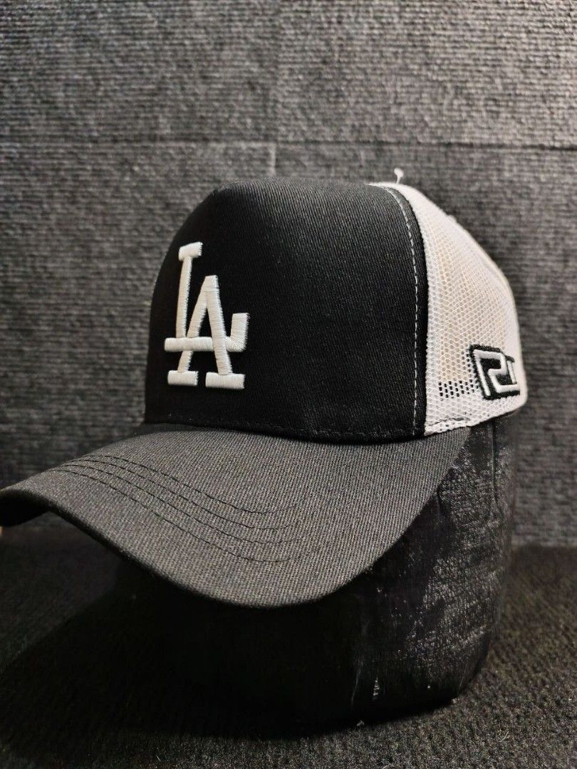 MIX BRANDNEW CAP (400 each) (Category: Caps & Hats) located in Manila. Submitted by temetrius_husslin (Listing ID 1469069632, Image 1). Description: Sabihin mo lang sakin kung anong nagustuhan mo.