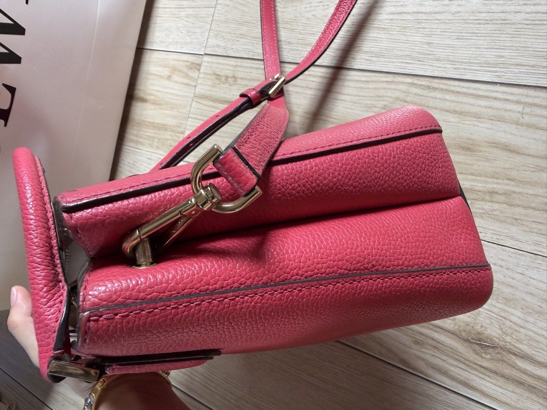 MK bag (Category: Luxury Bags & Wallets) located in Manila. Submitted by mariadarna (Listing ID 1469109114, Image 3). Description: Original MK bag bought in Japan. .